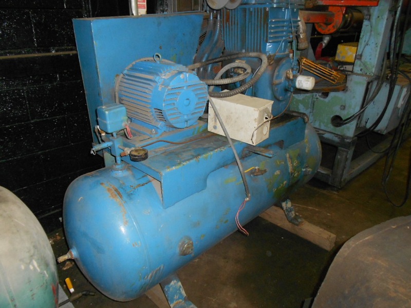 Quincy Model 390  Size 5 X 4 X 4  Air Compressor